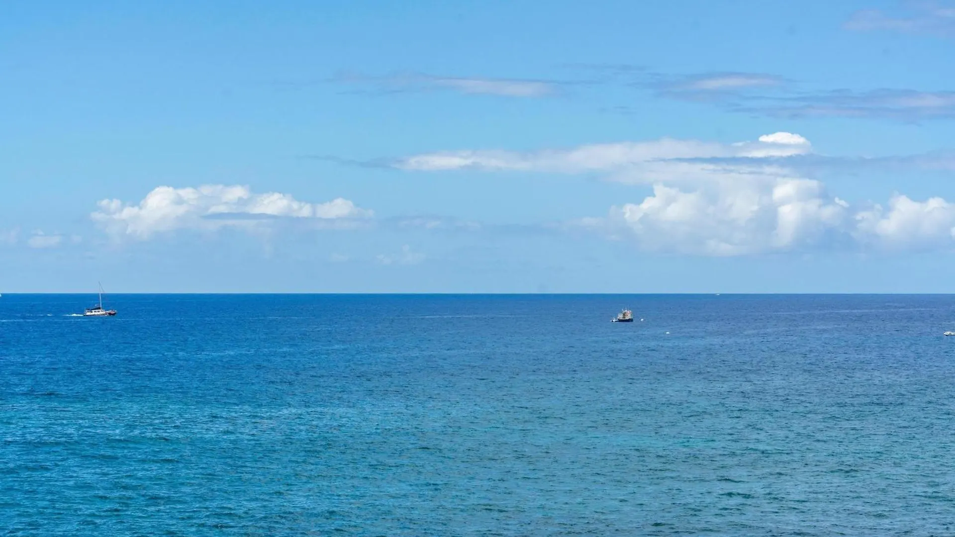 Classic Hawaiian Oceanfront Condo With Top Location - Hale Kona Kai 413 By Casago Kona Kailua-Kona Tatil Evi