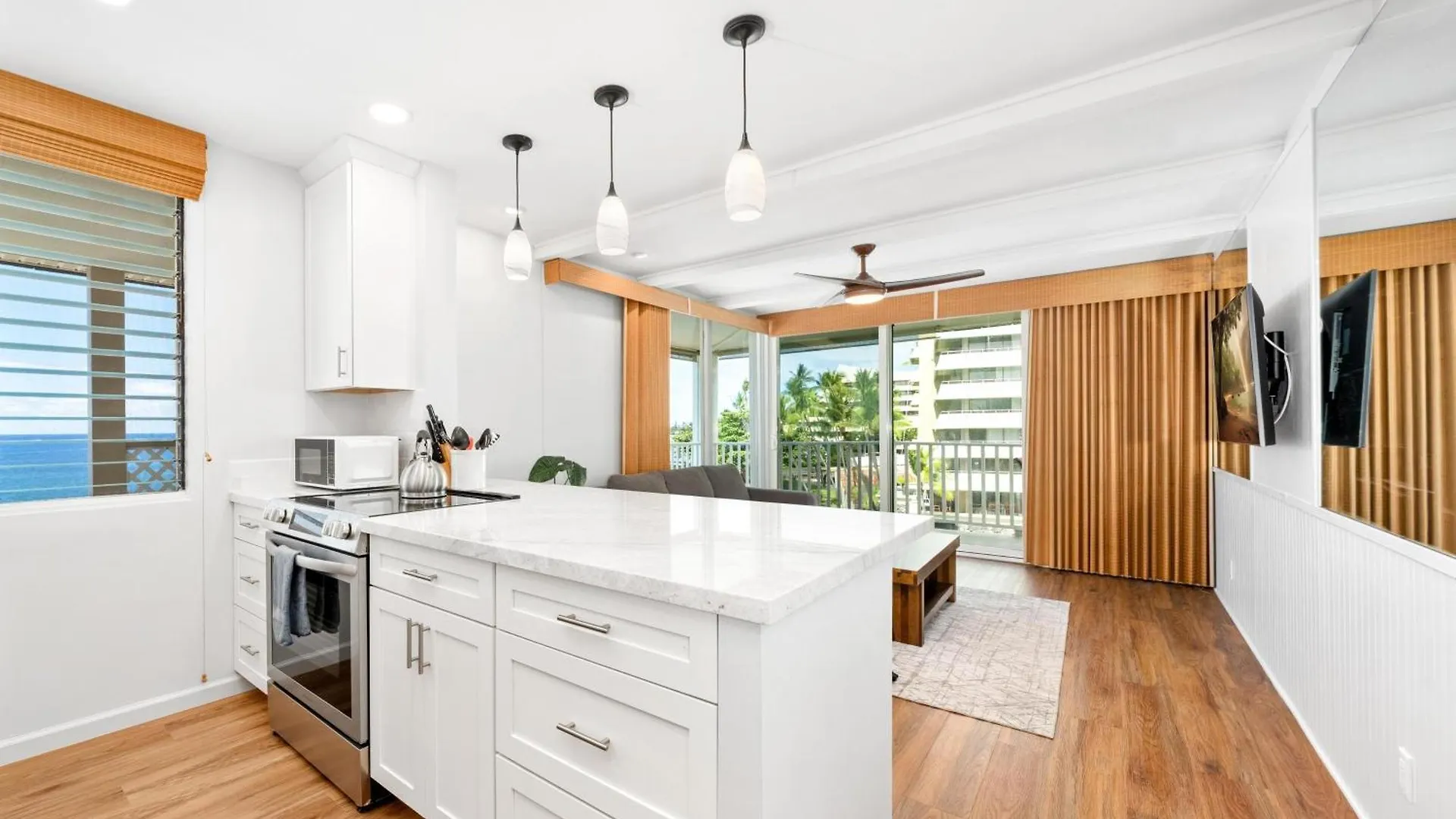 Classic Hawaiian Oceanfront Condo With Top Location - Hale Kona Kai 413 By Casago Kona Kailua-Kona Tatil Evi