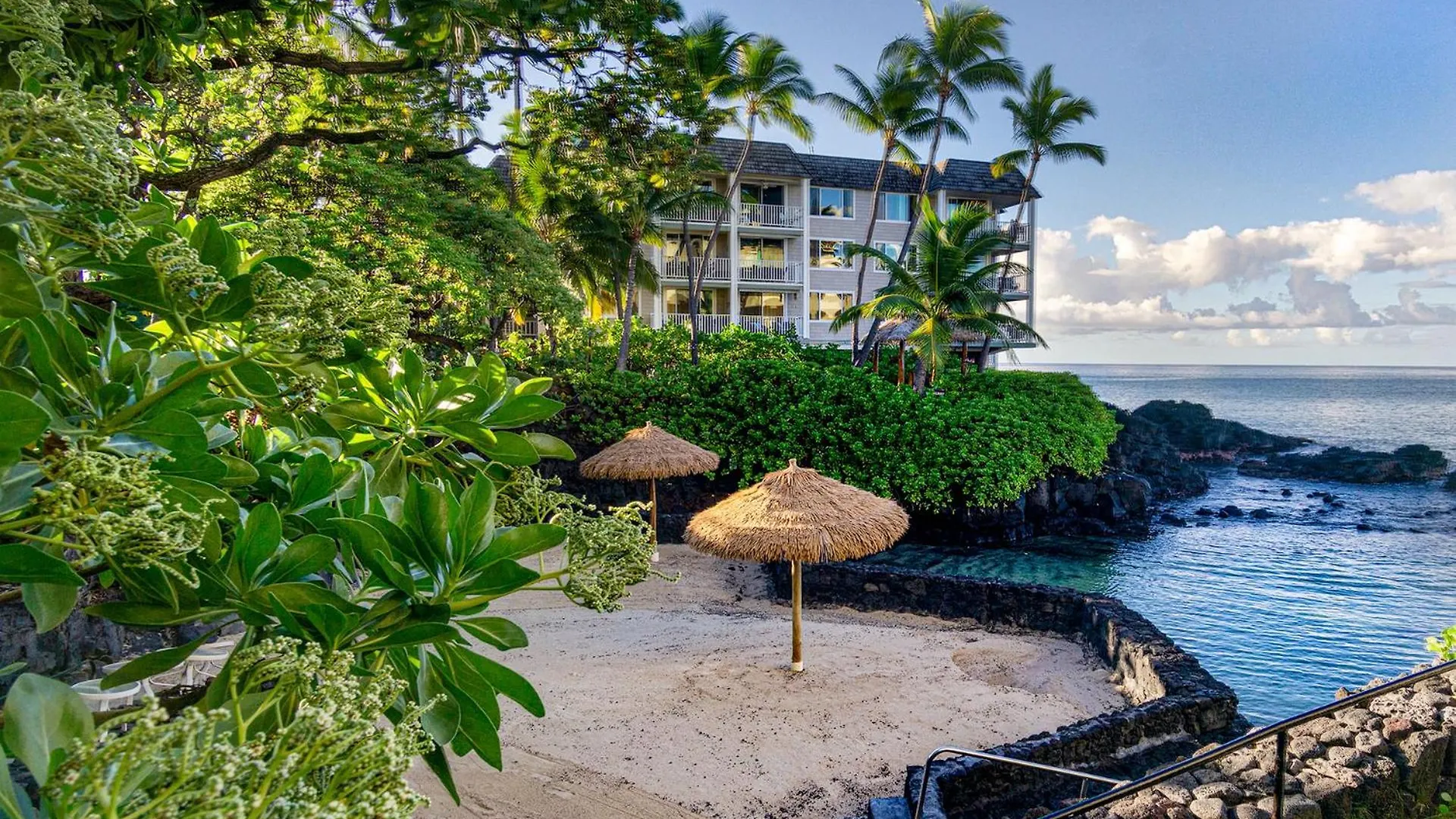 Classic Hawaiian Oceanfront Condo With Top Location - Hale Kona Kai 413 By Casago Kona Kailua-Kona Tatil Evi